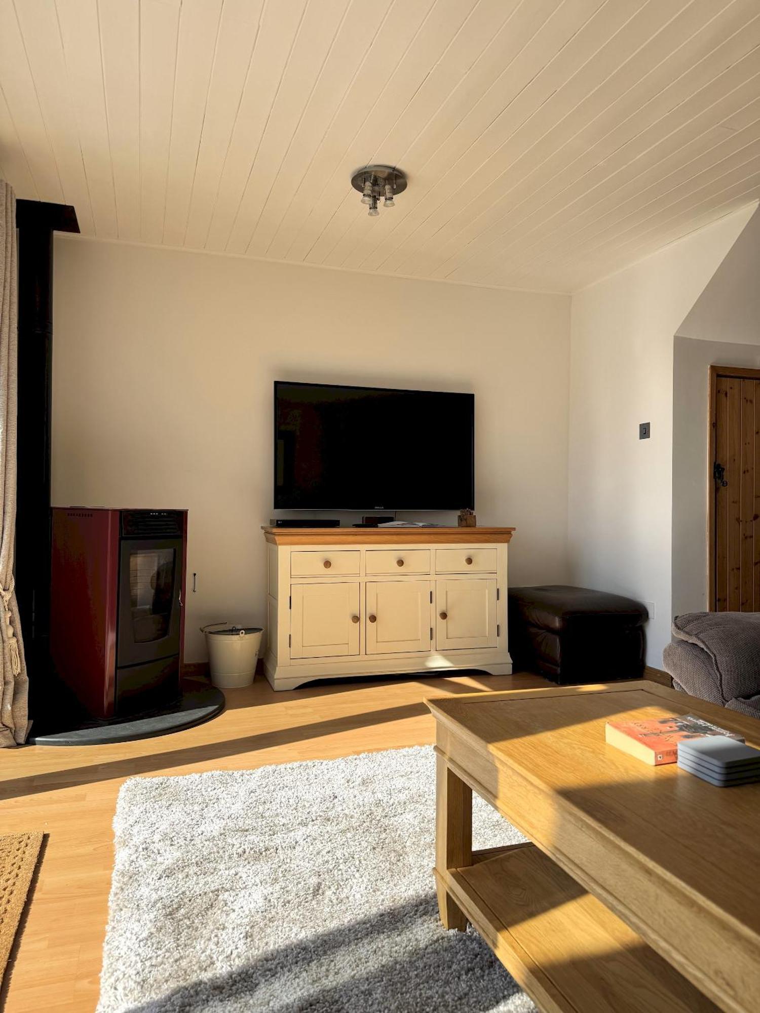 Medway Hot Tub Lodge South Cerney Εξωτερικό φωτογραφία