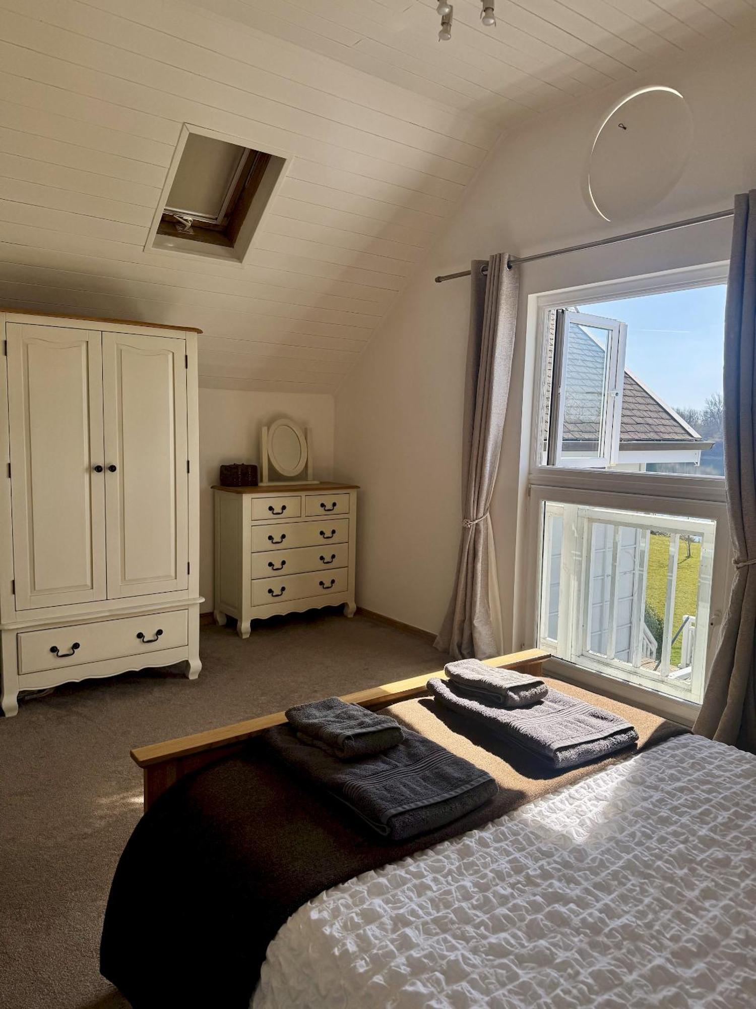 Medway Hot Tub Lodge South Cerney Εξωτερικό φωτογραφία